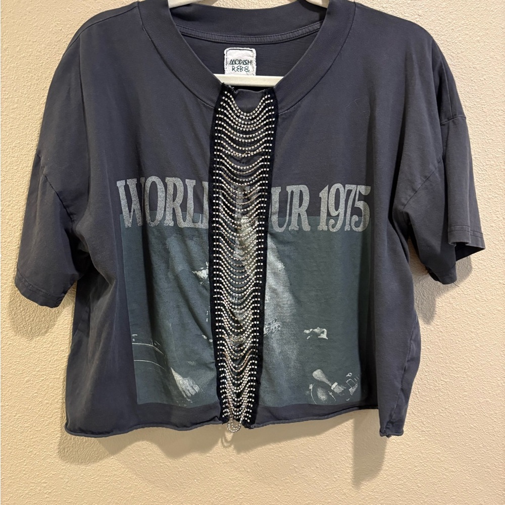 Vintage World Tour 1975 Graphic Tee - Black